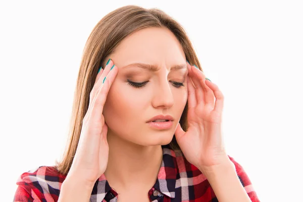 Portret van een jonge vrouw met pijnlijke uitdrukking op haar gezicht — Stockfoto