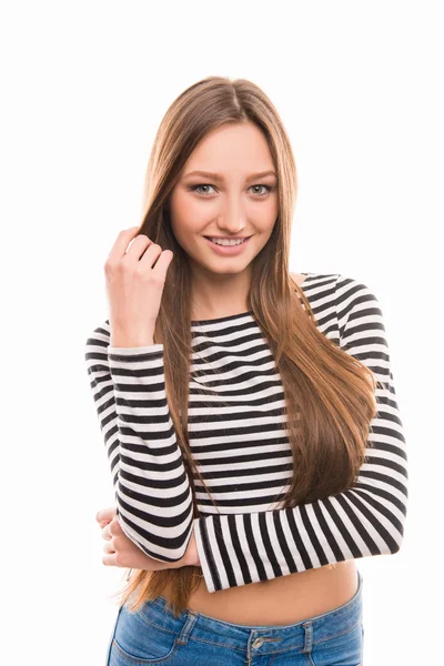 Сексуальная молодая девушка с приятной улыбкой на белом фоне — стоковое фото