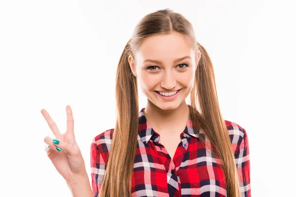 Retrato de menina bonito com cachos engraçados gesticulando dois dedos — Fotografia de Stock