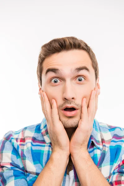 Retrato de un joven guapo sorprendido — Foto de Stock