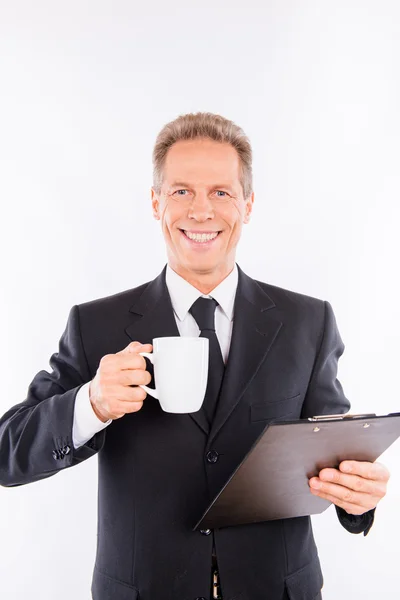 Um retrato de um negócio sorridente que tem a ruptura com a xícara de c — Fotografia de Stock