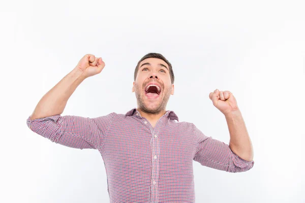 Homem atraente gritando e mostrando punhos — Fotografia de Stock