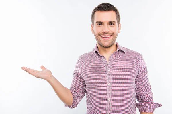 Sonriente hombre ofreciendo algo — Foto de Stock