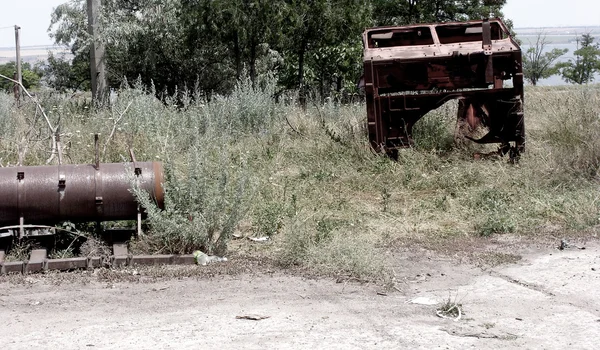 Brudne złamane Chernobyl Opuszczone budynki, wolne działki, zanieczyszczonych obszarów, kawałki metalu — Zdjęcie stockowe