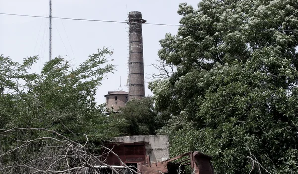 Brudne złamane Chernobyl Opuszczone budynki, wolne działki, zakażonego obszaru, Wieża — Zdjęcie stockowe