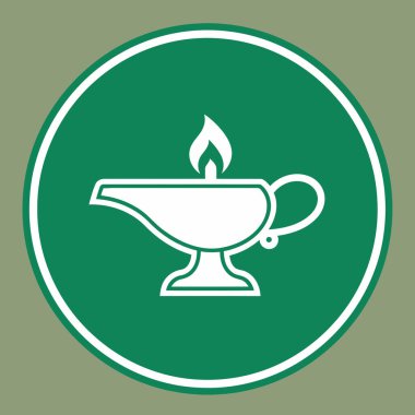 Klasik bir gaz lambası ve aktif bir alev içeren biçimlendirilmiş vektör grafiği, eğitimsel kavramlar için bilgelik, öğrenme ve aydınlatma anlamına gelen koyu yeşil daire tasarımı içinde zarif bir şekilde sunulmuştur..