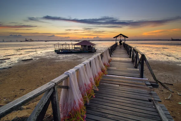 Gün batımı sırasında iskelesi seviyesindeki