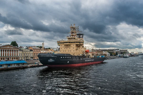 Icebreaker "Moscow" at the pier in St. Petersburg — Stock Photo, Image