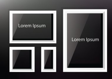 Duvarda beyaz çerçeve