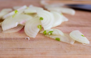 Kıyılmış beyaz soğan