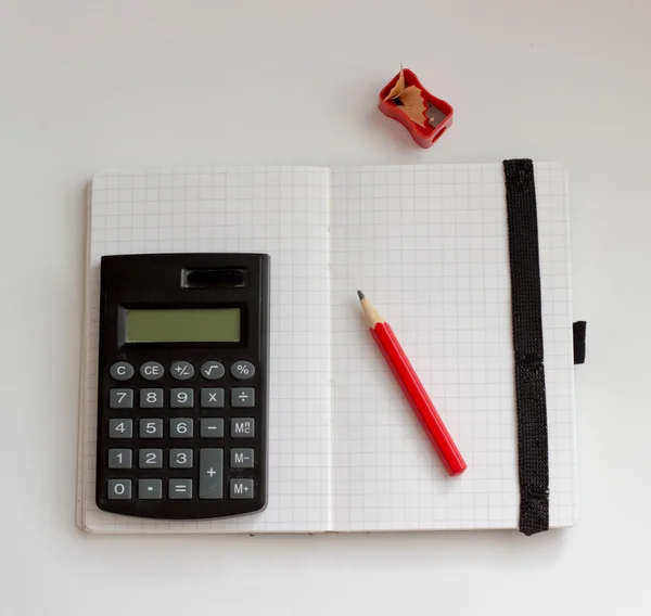 Concepto educativo con calculadora — Foto de Stock