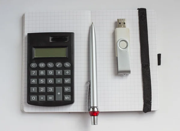 Concepto de negocio con calculadora, notebook — Foto de Stock