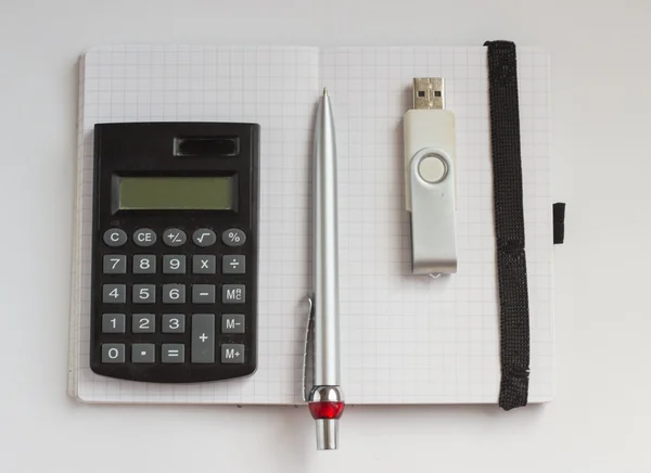 Concepto de negocio con calculadora, notebook — Foto de Stock