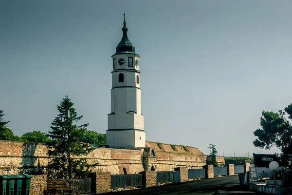 Kalemegdan Fortaleza Belgrado Torre Relógio Branco Dia Ensolarado Sem Nuvens — Fotografia de Stock