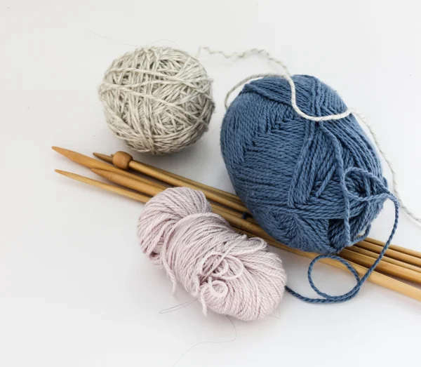 針を使って編み糸マルチカラー — ストック写真