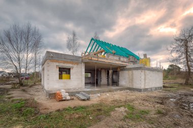 Ayrılmış bir tek aile evi inşaatı