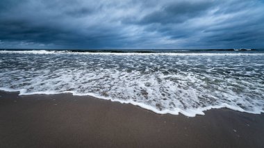 Polonya 'da Baltık Denizi kıyısında bir sahil