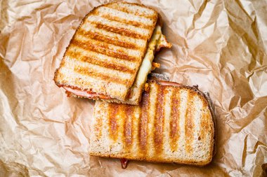 Taze ızgara sandviç.