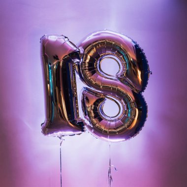 Fotoğraftaki 18 numara.