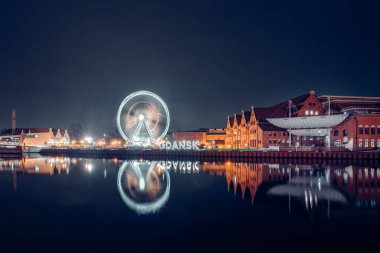 Geceleyin eski Gdask kasabası