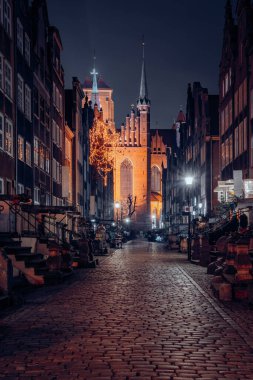 Geceleyin eski Gdask kasabası