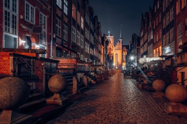 Geceleyin eski Gdask kasabası