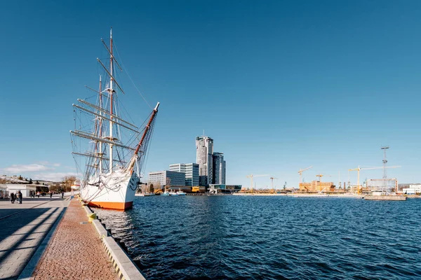 Gdynia 'daki yelkenli gemi Dar Pomorza