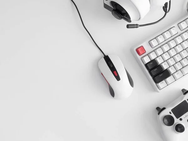 Gamer Arbeitsplatzkonzept Draufsicht Über Spielgeräte Maus Tastatur Steuerknüppel Und Headset — Stockfoto