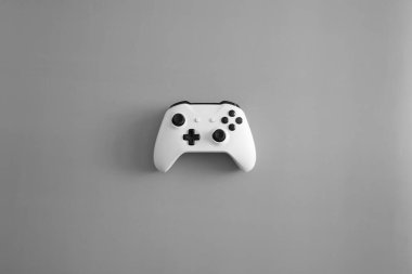 oyun alanı konsepti, üst görünüm oyun teçhizatı, fare, klavye, joystick ve kulaklık.