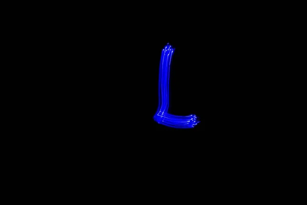 Buchstabe Lichtmalerei Alphabet Langzeitbelichtungsfotografie Gezeichneter Buchstabe Mit Blaulicht Vor Schwarzem — Stockfoto
