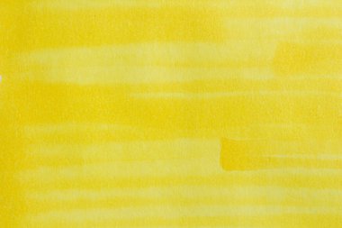 Kağıt üzerinde sarı işaret dokusu, görünür kalem darbeleri ve yumuşak gölgeleme ile el boyaması arkaplan