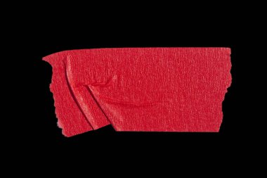 Yırtılmış kağıt yapıştırıcısı siyah izole arkaplanda kırmızı maskeleme bandı