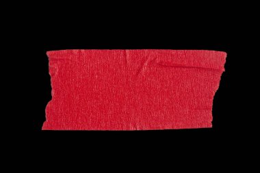 Yırtılmış kağıt yapıştırıcısı siyah izole arkaplanda kırmızı maskeleme bandı