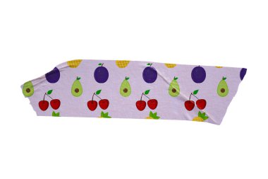 Yırtılmış kağıt, yapışkan meyve desenli washi bandı beyaz arka planda izole edilmiş.