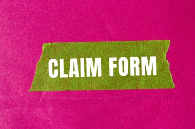 Yırtılan kağıt arkaplanına yazılan Form Belgesi. Kavramsal Talep Formu sembolü. Boşluğu kopyala.