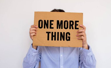 Yırtılan kağıdın arkasına bir mesaj daha yazıldı. Kavramsal bir şey daha sembolü. Boşluğu kopyala.