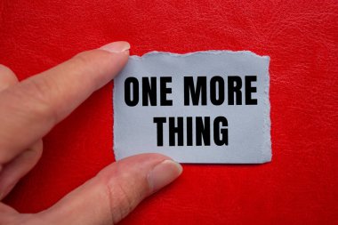 Yırtılan kağıdın arkasına bir mesaj daha yazıldı. Kavramsal bir şey daha sembolü. Boşluğu kopyala.