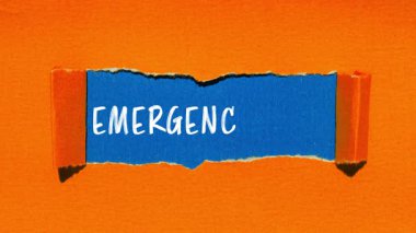 Yırtılan kağıt arkaplanda acil durum planı mesajı