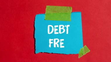 Yırtılan kağıt arkaplanına yazılan borçsuz ileti. Kavramsal Borçsuz Sembol.