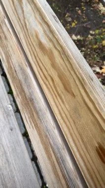 Doğal tahıl dokusunu gösteren eski ahşap döşemeler.