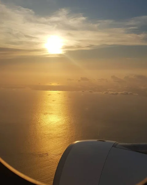 Belle Vue Sur Coucher Soleil Depuis Fenêtre Avion Écrasement Mer — Photo