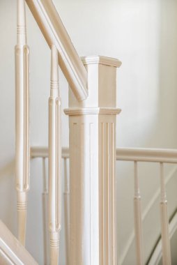 Beyaz lüks merdiven