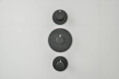 Parlak, zarif banyo.