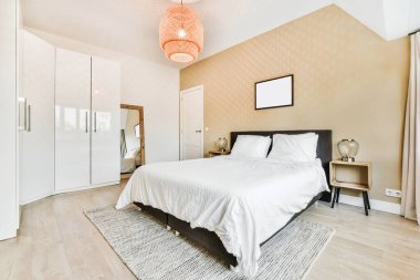 Lüks yatak odasının içi