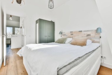 Yatak odasının içi.