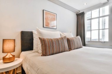 Rahat bir yatak odası.