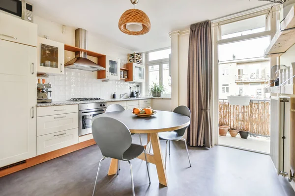 Modern yemek odası.