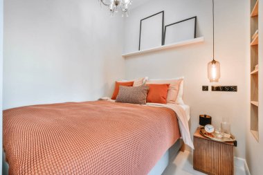 Lüks yatak odasının içi