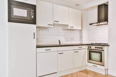 Çatı katı tarzı ev mutfağı.