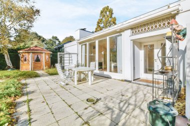 Kırsal kesimde bir ev